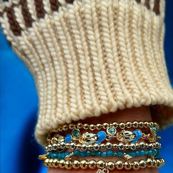 NEW Disney Donald Duck Repeating Bracelet.Officially Licensed Disney NWT - Picture 3 of 3